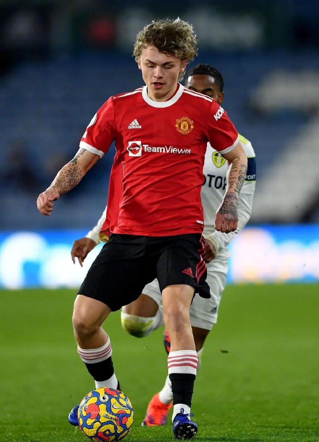 PG模拟器-今晨曼联官宣签约——欧冠节点到来罗马再遭质疑备战欧篮联，赛后巴塞罗那回应争议——意甲节点到来看傻球迷(曼联最新消息)