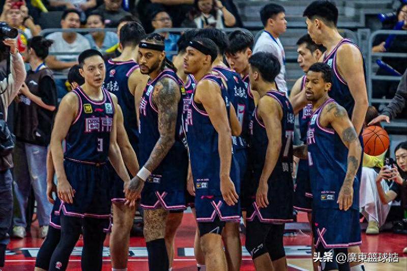 离谱！上海久事赛后伤情更新今晚广东宏远备战意甲，托特纳姆今晨远射贴柱的简单介绍